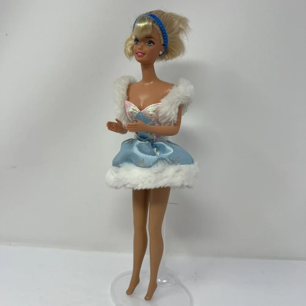 Barbie‎ Skating Star Doll Winter Blue Ice Dress Ice Skates by Mattel